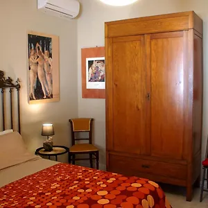 il-rosso-e-il-nero-apartment.sicilyhotelsitaly.net/